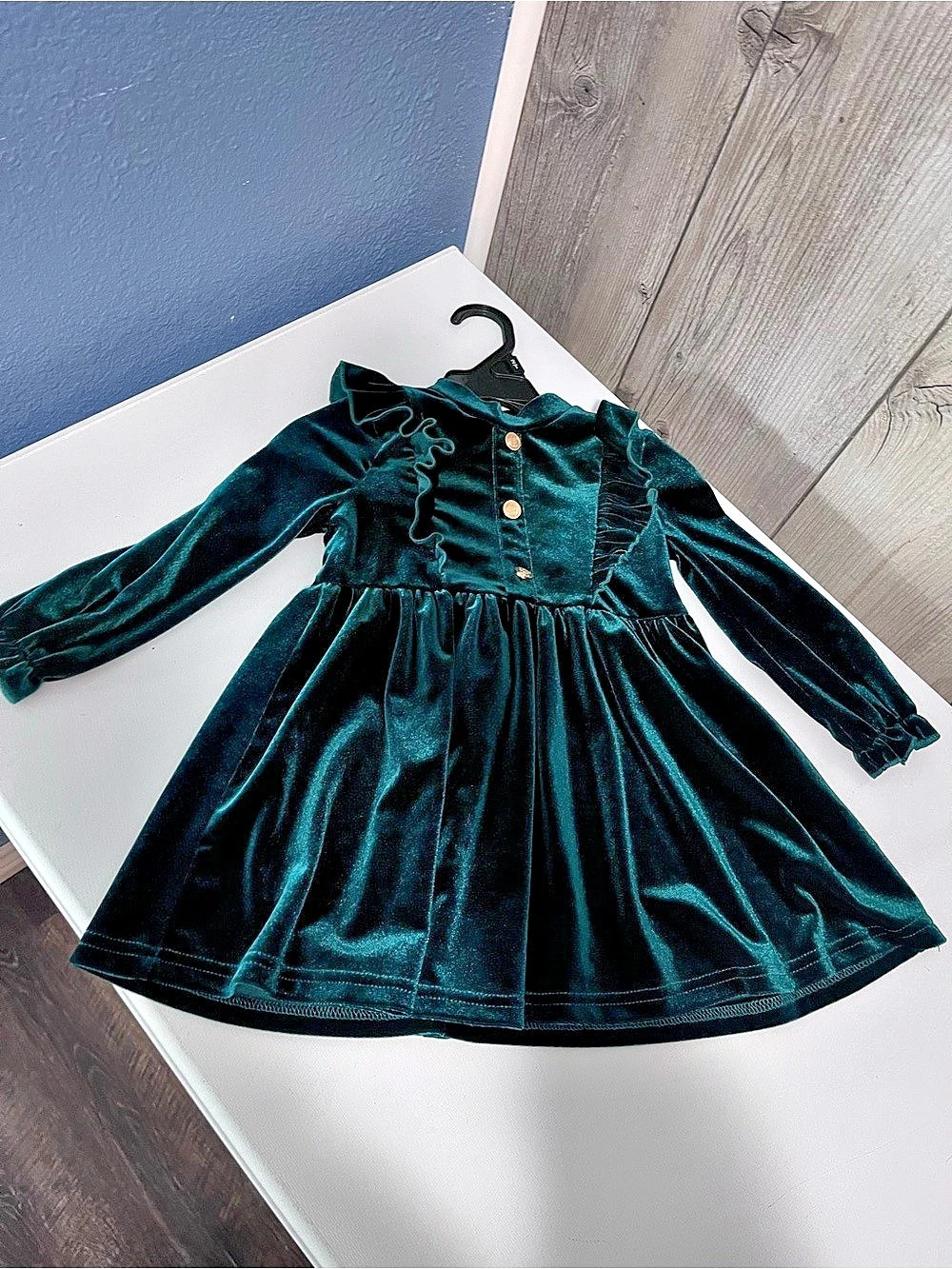 Girls Velvet Long Sleeve Dress in Green Like New